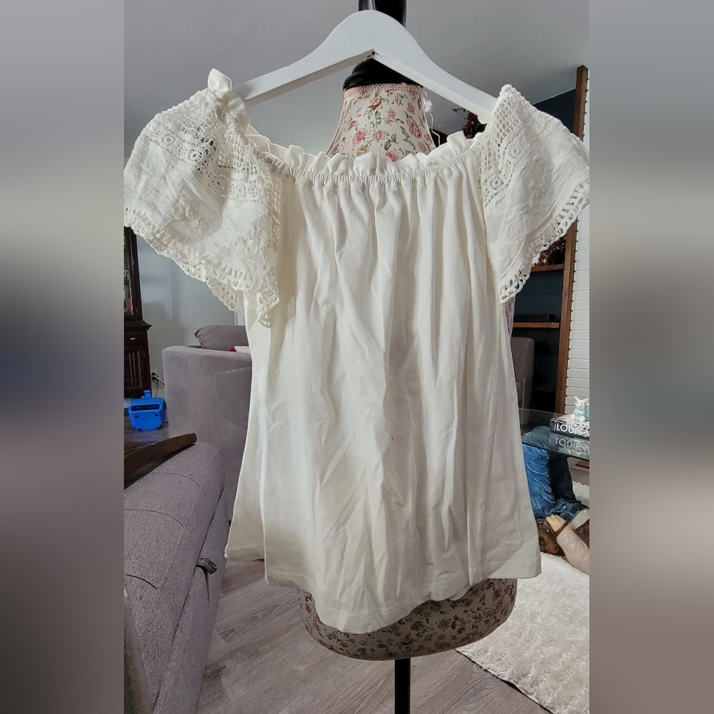 NWT Francesca Elegant Off-Shoulder Cream Top Size SMALL